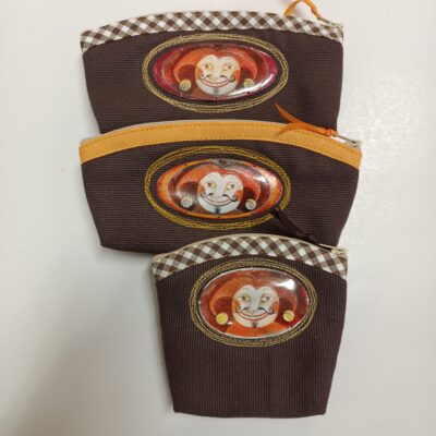 kapsička se smaltovaným obrázkem ... a neptejte se na co