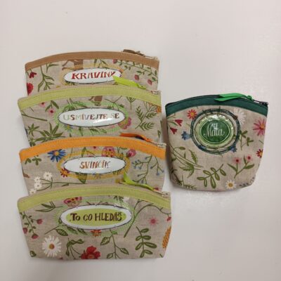 kapsička se smaltovaným obrázkem / nápisem ... a neptejte se na co